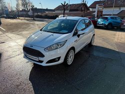 Weiß Gebraucht 2013 Ford Fiesta Individual Kleinwagen | 7.450 € (Fairer Preis)