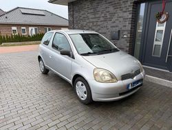 Silber Gebraucht 1999 Toyota Yaris Limousine | 1.550 € (Fairer Preis)