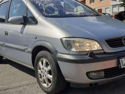 Silber Gebraucht 2002 Opel Zafira Comfort Van / Kleinbus | 2.950 € (Etwas zu teuer)