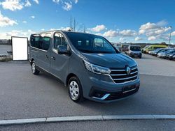 Grau Gebraucht 2022 Renault Trafic Life Van | 24.990 € (Teuer)