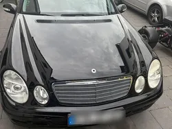 Schwarz Gebraucht 2003 Mercedes E220 Limousine | 3.200 €