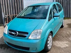 Grün Gebraucht 2004 Opel Meriva Van / Kleinbus | 2.690 € (Fairer Preis)