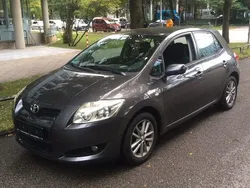Grau Gebraucht 2010 Toyota Auris Life Limousine | 4.900 € (Etwas zu teuer)