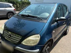 Blau Gebraucht 2002 Mercedes A140 Kleinwagen | 1.200 €