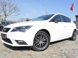 Weiß Gebraucht 2015 Seat Leon CONNECT Limousine | 10.480 € (Fairer Preis)