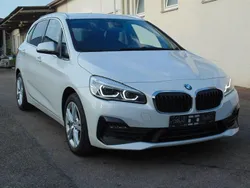 Weiß Gebraucht 2021 BMW 218 Active Tourer Sport Line Van / Kleinbus | 19.500 € (Superpreis)
