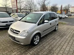 Silber Gebraucht 2005 Opel Meriva Basis Van / Kleinbus | 2.800 € (Etwas zu teuer)