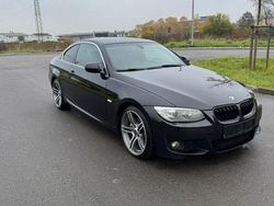 Schwarz Gebraucht 2011 BMW 330 Performance Coupé | 13.900 € (Fairer Preis)