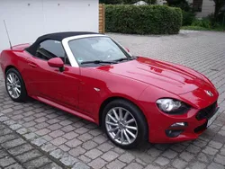 Rot Gebraucht 2018 Fiat 124 Spider Lusso Cabrio | 21.850 € (Etwas zu teuer)