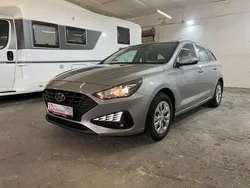 Silber (metallic) Gebraucht 2022 Hyundai i30 Pure Kombi | 15.990 € (Fairer Preis)