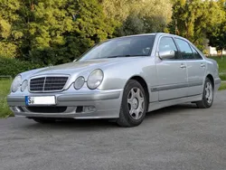 Silber Gebraucht 2001 Mercedes E200 Classic Limousine | 7.500 €