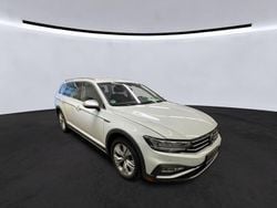 Weiß Gebraucht 2023 VW Passat Alltrack R Kombi | 20.950 € (Superpreis)