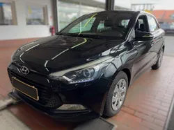 Schwarz Gebraucht 2016 Hyundai i20 Limousine | 10.990 € (Etwas zu teuer)