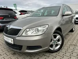 Weiss Gebraucht 2013 Skoda Octavia Elegance Kombi | 5.980 € (Superpreis)