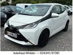 Weiß Gebraucht 2018 Toyota Aygo X-play Kleinwagen | 9.990 € (Etwas zu teuer)