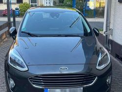 Grau Gebraucht 2019 Ford Fiesta Titanium Kleinwagen | 10.500 € (Fairer Preis)