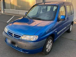 Blau Gebraucht 2001 Citroën Berlingo Van / Kleinbus | 1.800 € (Fairer Preis)