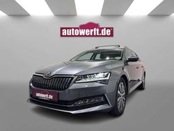 Grau Gebraucht 2022 Skoda Superb Kombi | 28.990 € (Etwas zu teuer)