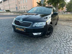 Schwarz Gebraucht 2016 Skoda Octavia Ambition Kombi | 11.200 € (Fairer Preis)