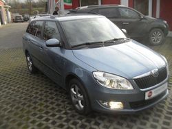 Satingrau metallic Gebraucht 2011 Skoda Fabia Family Kombi | 4.245 € (Guter Preis)