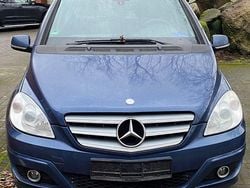 Blau Gebraucht 2009 Mercedes B180 Van / Kleinbus | 2.900 € (Guter Preis)