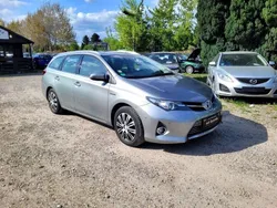 Silber Gebraucht 2014 Toyota Auris Touring Sports Executive Kombi | 8.450 € (Fairer Preis)