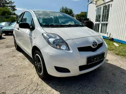 Weiß Gebraucht 2009 Toyota Yaris Cool Limousine | 2.790 € (Fairer Preis)