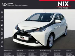 Rot Gebraucht 2015 Toyota Aygo X-play Kleinwagen | 10.370 € (Etwas zu teuer)