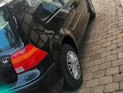 Schwarz Gebraucht 2002 VW Golf IV Kleinwagen | 400 € (Superpreis)