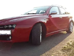 Rot Gebraucht 2011 Alfa Romeo 159 Kombi | 5.214 € (Teuer)