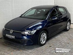 Blau Gebraucht 2021 VW Golf VIII Life Limousine | 25.649 € (Etwas zu teuer)