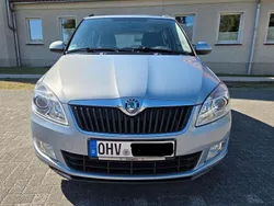 Grau Gebraucht 2011 Skoda Fabia Limousine | 8.100 € (Etwas zu teuer)
