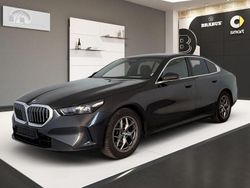 Grau Gebraucht 2024 BMW 520 Sport Line Limousine | 44.488 € (Superpreis)