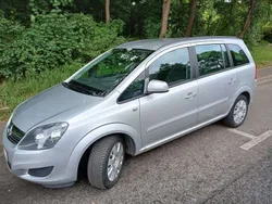 Grau Gebraucht 2011 Opel Zafira Van / Kleinbus | 4.900 € (Fairer Preis)