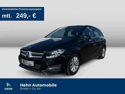 Kosmosschwarz metalliclack Gebraucht 2018 Mercedes B180 Style Van / Kleinbus | 18.360 € (Fairer Preis)