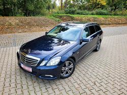 Blau Gebraucht 2010 Mercedes E200 Kombi | 6.900 €