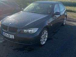 Grau Gebraucht 2006 BMW 318 Limousine | 2.000 € (Superpreis)
