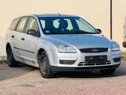 Silber Gebraucht 2005 Ford Focus Trend Kombi | 1.200 € (Superpreis)