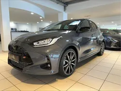 Grau Neu 2025 Toyota Yaris Hybrid Sport Limousine | 34.490 € (Fairer Preis)