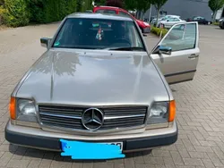 Silber Gebraucht 1988 Mercedes 260 Limousine | 4.590 €