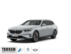 Grau Neu 2025 BMW 520 M Sport Kombi | 71.590 € (Teuer)