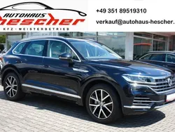 Blau moonlight blue perleffekt metallic Gebraucht 2019 VW Touareg Elegance SUV | 34.980 € (Fairer Preis)