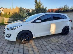 Weiß Gebraucht 2016 Hyundai i30 Style Kombi | 8.800 € (Fairer Preis)