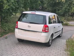 Weiß Gebraucht 2009 Opel Zafira Van / Kleinbus | 2.600 € (Fairer Preis)
