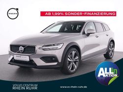 Silver dawn / metallic Gebraucht 2023 Volvo V60 CC Plus Kombi | 43.890 € (Etwas zu teuer)