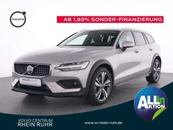 Silver dawn / metallic Gebraucht 2023 Volvo V60 CC Plus Kombi | 38.790 € (Superpreis)