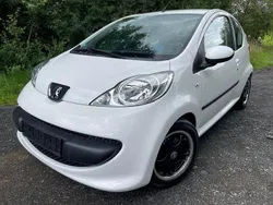Weiß Gebraucht 2008 Peugeot 107 Filou Kleinwagen | 2.790 € (Fairer Preis)