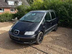 Schwarz Gebraucht 2006 Seat Alhambra Reference Van / Kleinbus | 2.250 € (Fairer Preis)