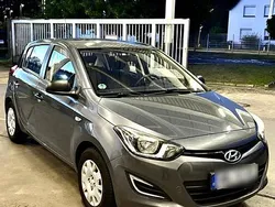 Grau Gebraucht 2014 Hyundai i20 Edition Kleinwagen | 5.999 € (Fairer Preis)