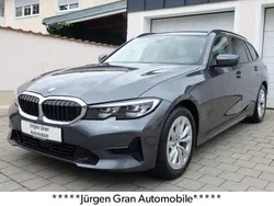 Mineralgraumetallic Gebraucht 2022 BMW 320 Kombi | 20.990 € (Guter Preis)